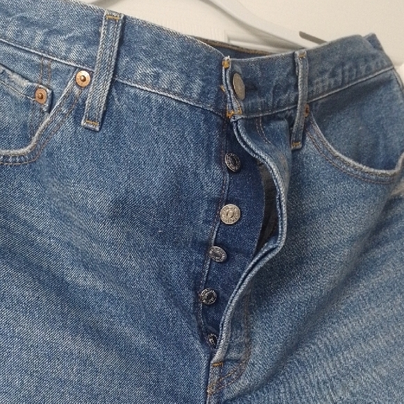 Levi's Jean Shorts - Picture 3 of 9